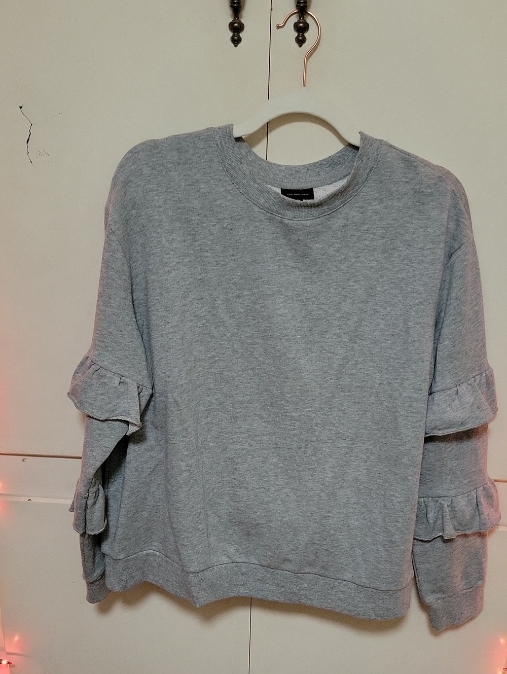 Who What Wear Gray Ruffle Sleeve Sweatshirt